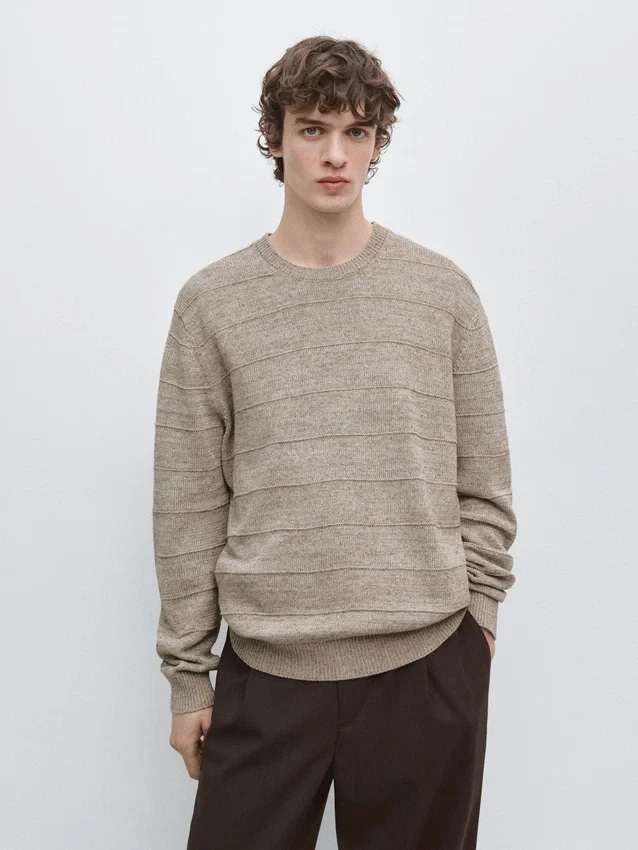 Gestreifter Strickpullover mit Rundhalsausschnitt Gestreifter Strickpullover mit Rundhalsausschnitt