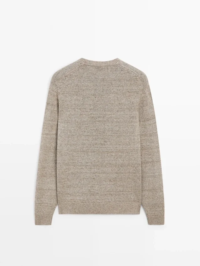 Gestreifter Strickpullover mit Rundhalsausschnitt Gestreifter Strickpullover mit Rundhalsausschnitt