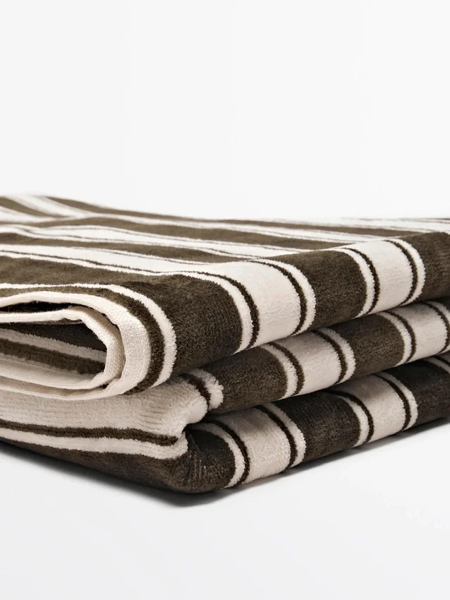 Gestreiftes Baumwollhandtuch Gestreiftes Baumwollhandtuch