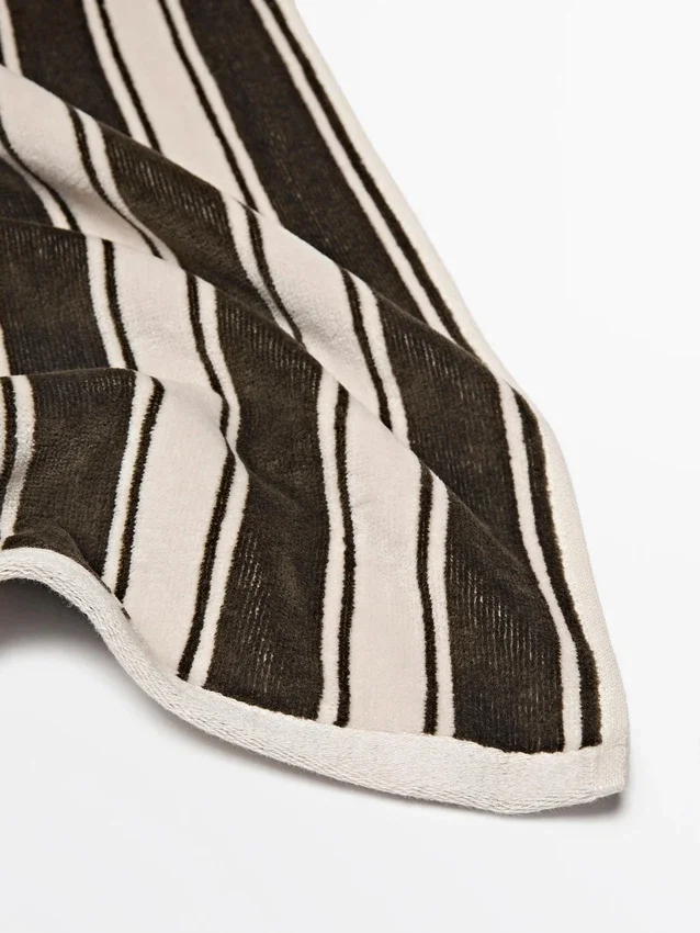 Gestreiftes Baumwollhandtuch Gestreiftes Baumwollhandtuch