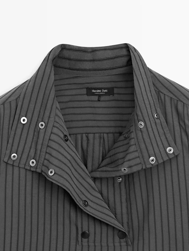 Gestreiftes, fließendes Hemd mit Kragen Gestreiftes, fließendes Hemd mit Kragen