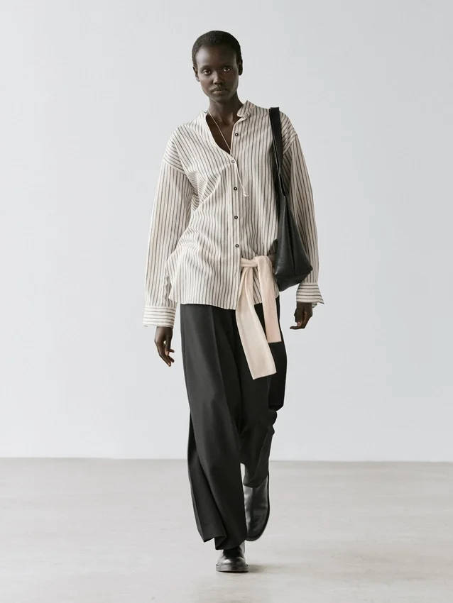 Gestreiftes, fließendes Hemd mit Stehkragen Gestreiftes, fließendes Hemd mit Stehkragen