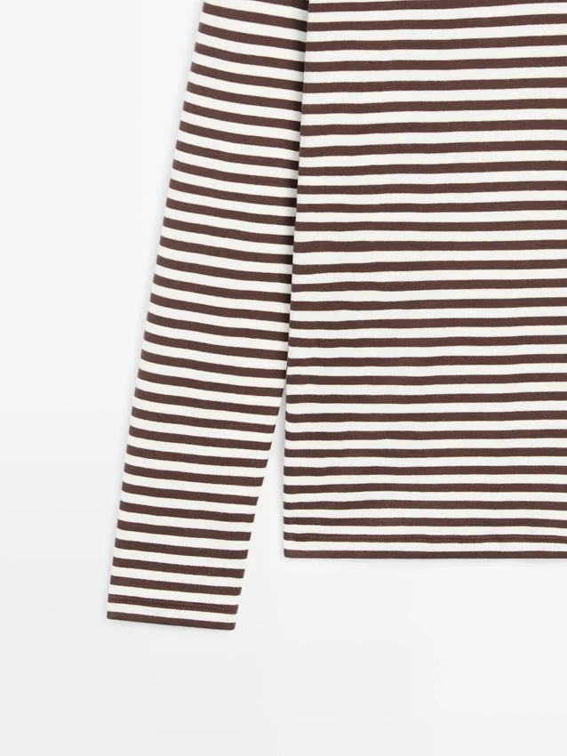 Gestreiftes Langarm-T-Shirt mit Kontrastdetail Gestreiftes Langarm-T-Shirt mit Kontrastdetail