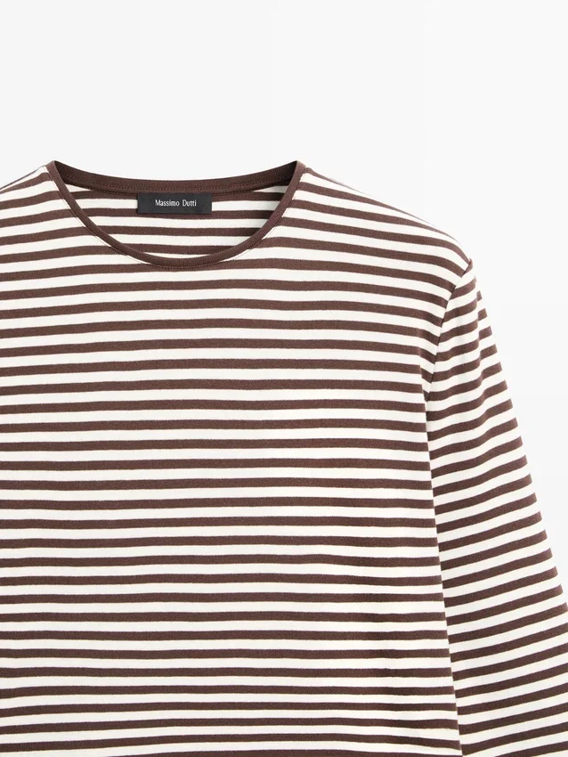 Gestreiftes Langarm-T-Shirt mit Kontrastdetail Gestreiftes Langarm-T-Shirt mit Kontrastdetail