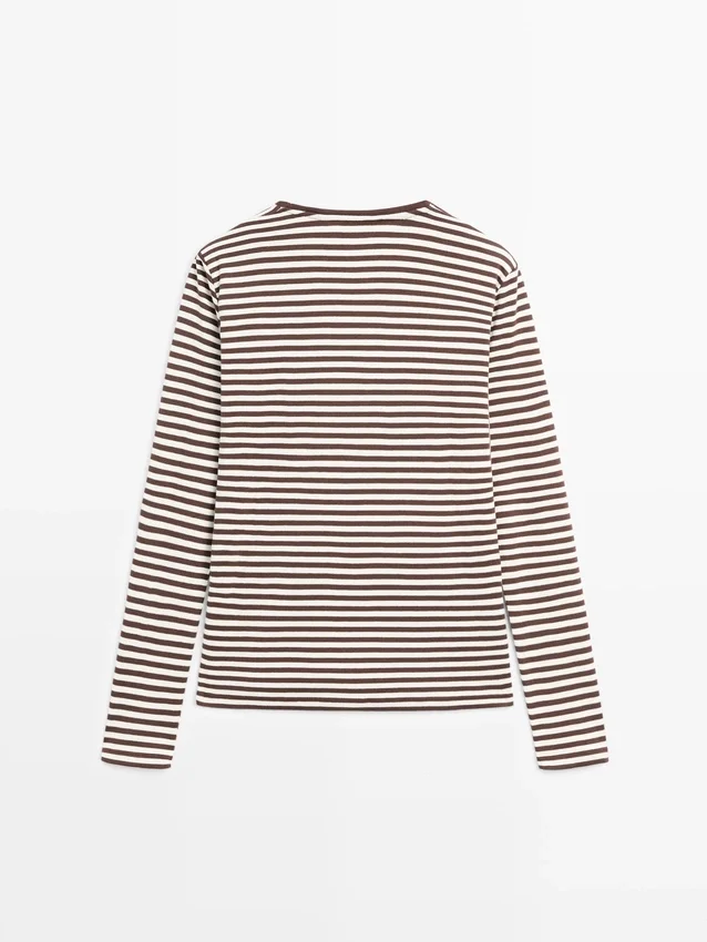 Gestreiftes Langarm-T-Shirt mit Kontrastdetail Gestreiftes Langarm-T-Shirt mit Kontrastdetail