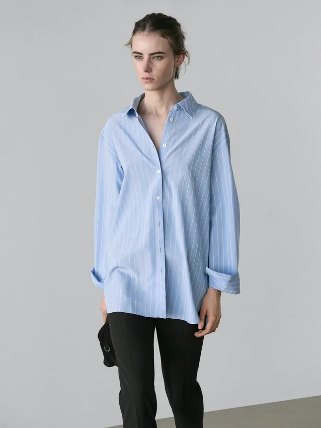 Gestreiftes, locker sitzendes Hemd Gestreiftes, locker sitzendes Hemd