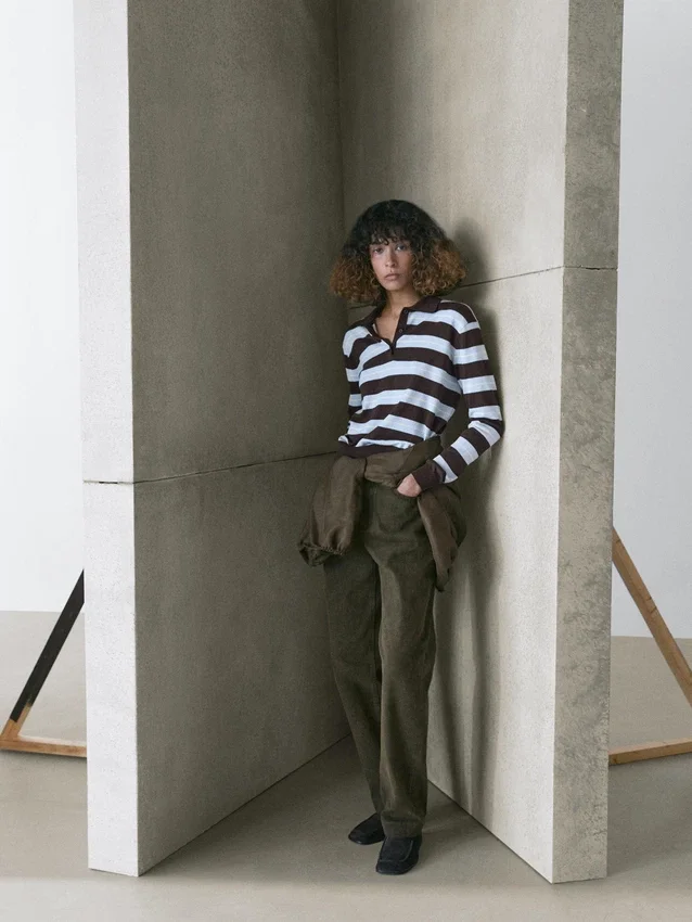 Gestreiftes Poloshirt aus Baumwollstrick Gestreiftes Poloshirt aus Baumwollstrick