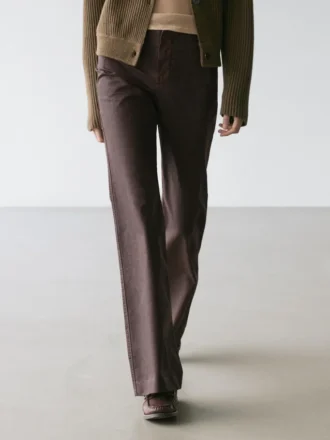 Gewachste Hose mit ausgestelltem Schnitt