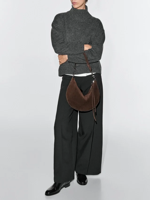 Halbmondtasche aus Spaltleder Halbmondtasche aus Spaltleder