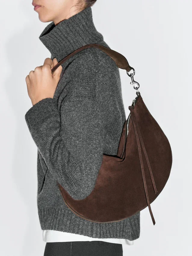 Halbmondtasche aus Spaltleder Halbmondtasche aus Spaltleder