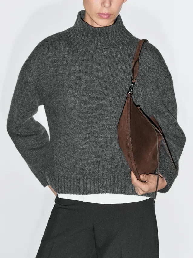 Halbmondtasche aus Spaltleder Halbmondtasche aus Spaltleder