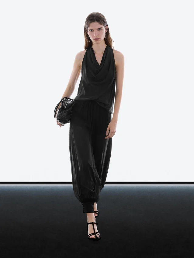 Halbtransparente Sarouel-Hose mit Knopfdetails Halbtransparente Sarouel-Hose mit Knopfdetails