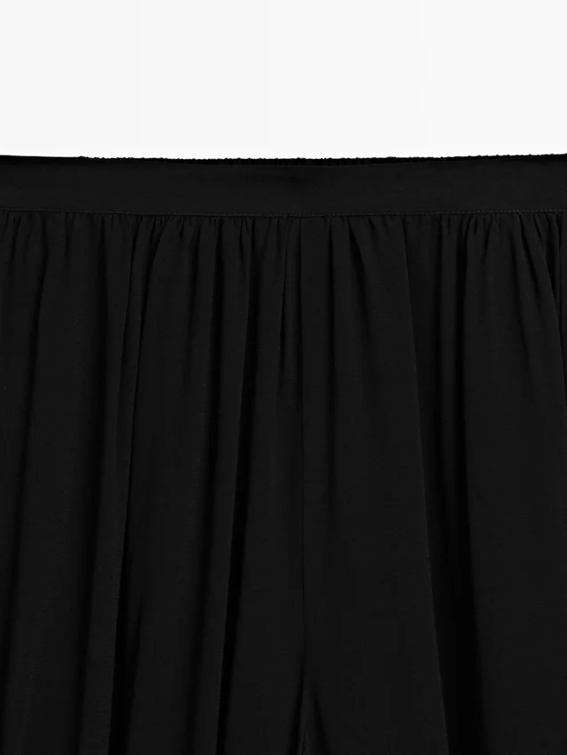 Halbtransparente Sarouel-Hose mit Knopfdetails Halbtransparente Sarouel-Hose mit Knopfdetails