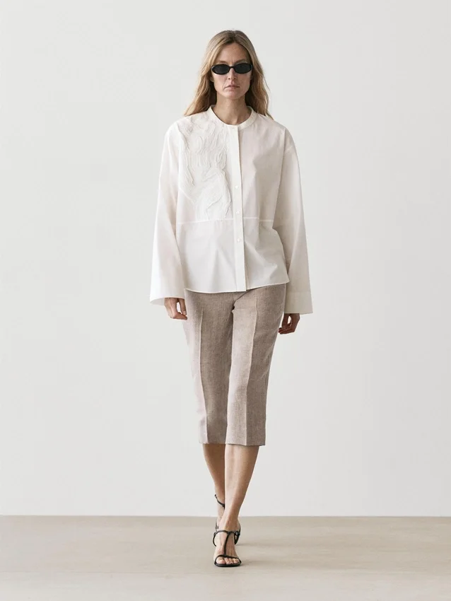 Hemd aus Baumwollmischgewebe mit Stickerei Hemd aus Baumwollmischgewebe mit Stickerei