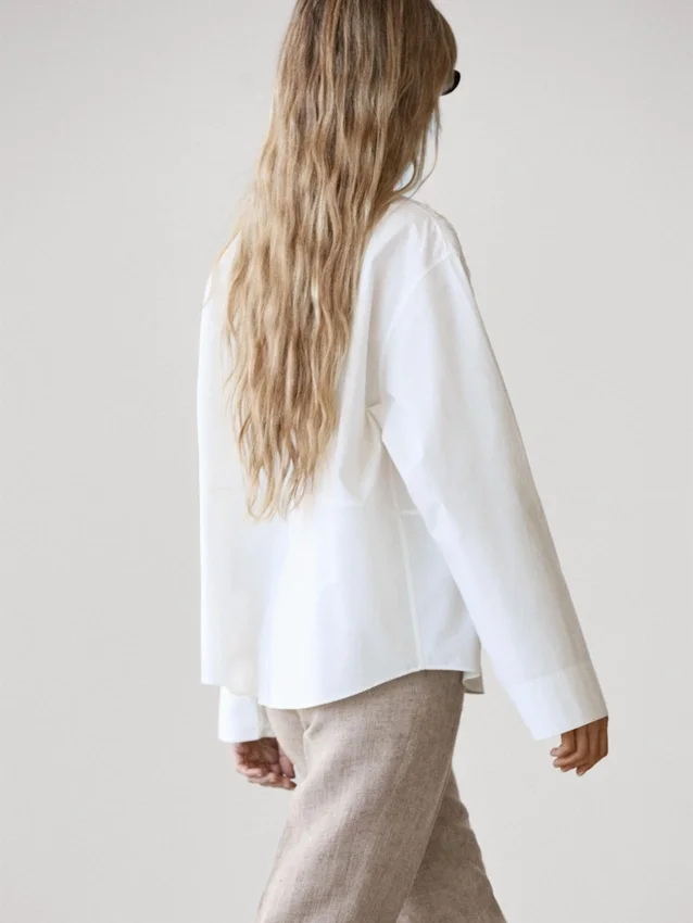 Hemd aus Baumwollmischgewebe mit Stickerei Hemd aus Baumwollmischgewebe mit Stickerei