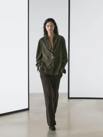 Hemd aus Wildleder mit Nähten