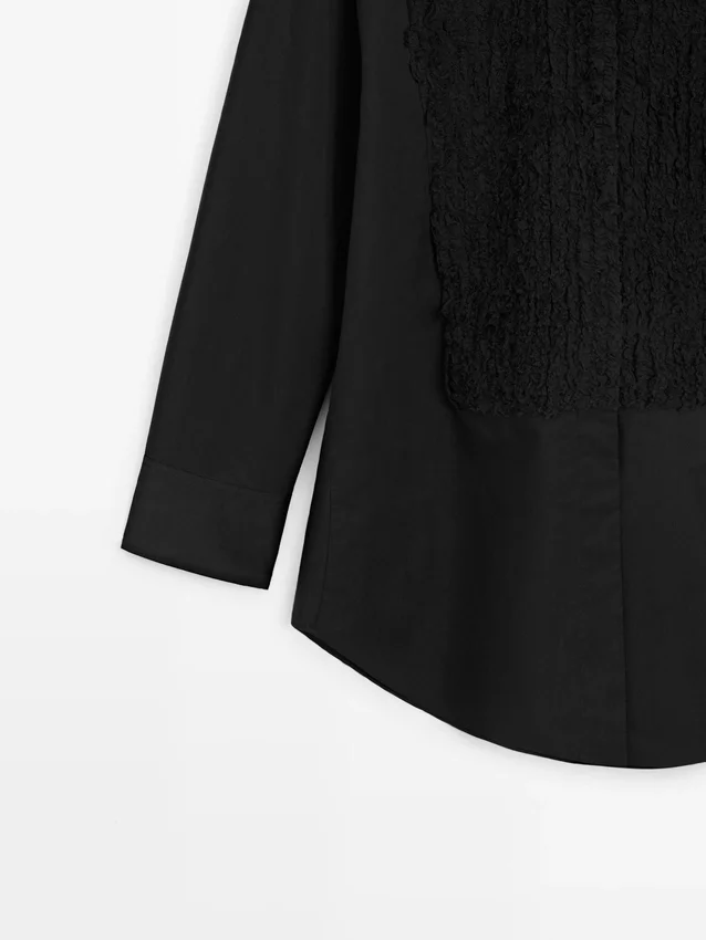 Hemd mit Latz und Stickerei Hemd mit Latz und Stickerei