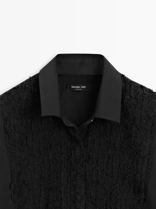 Hemd mit Latz und Stickerei Hemd mit Latz und Stickerei