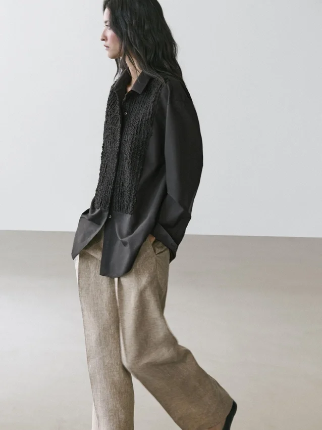 Hemd mit Latz und Stickerei Hemd mit Latz und Stickerei