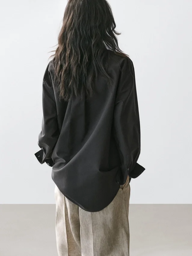 Hemd mit Latz und Stickerei Hemd mit Latz und Stickerei