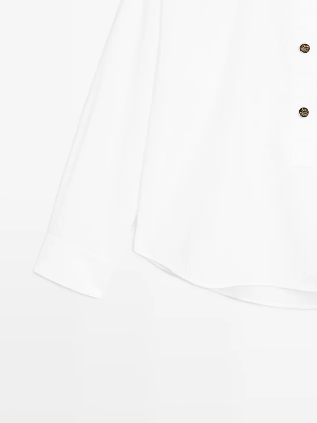 Hemd mit Stehkragen und goldenen Knöpfen Hemd mit Stehkragen und goldenen Knöpfen