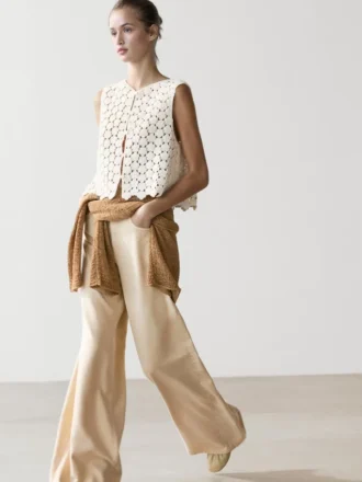 Häkel-Weste aus Baumwolle mit floralen Details