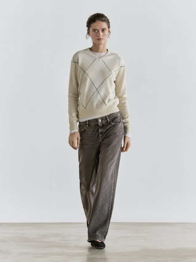 Jeans mit geradem Bein und niedriger Leibhöhe Jeans mit geradem Bein und niedriger Leibhöhe