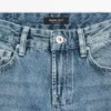 Jeans mit geradem Bein und niedriger Leibhöhe Jeans mit geradem Bein und niedriger Leibhöhe