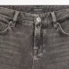 Jeans mit geradem Bein und niedriger Leibhöhe Jeans mit geradem Bein und niedriger Leibhöhe