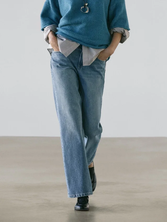 Jeans mit geradem Bein und niedriger Leibhöhe Jeans mit geradem Bein und niedriger Leibhöhe