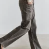 Jeans mit geradem Bein und niedriger Leibhöhe Jeans mit geradem Bein und niedriger Leibhöhe
