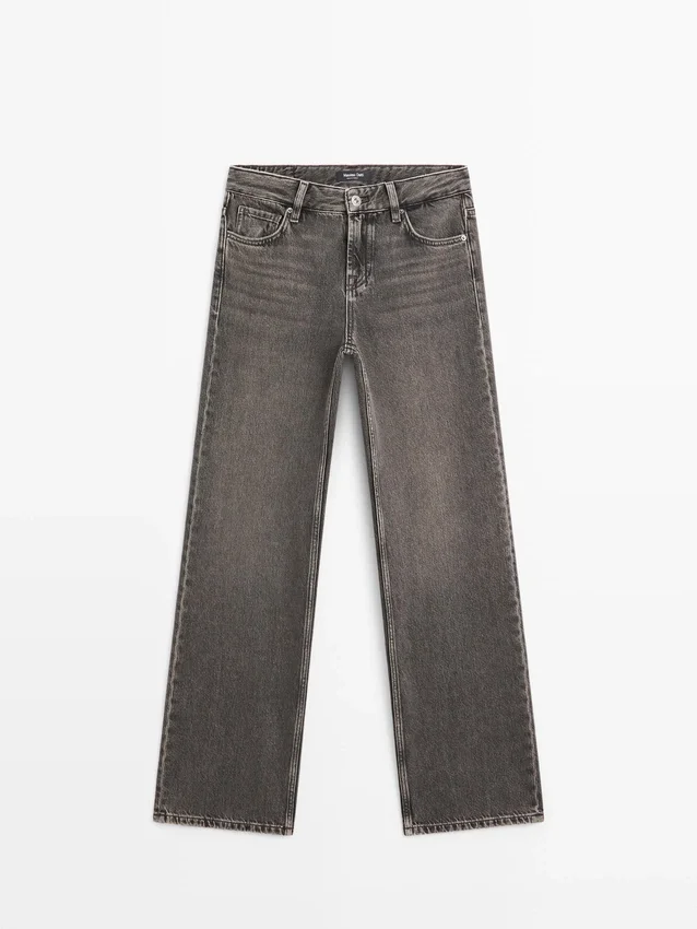 Jeans mit geradem Bein und niedriger Leibhöhe Jeans mit geradem Bein und niedriger Leibhöhe