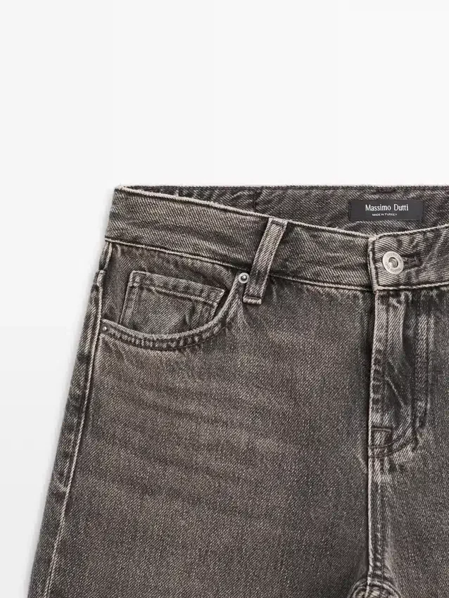 Jeans mit geradem Bein und niedriger Leibhöhe Jeans mit geradem Bein und niedriger Leibhöhe