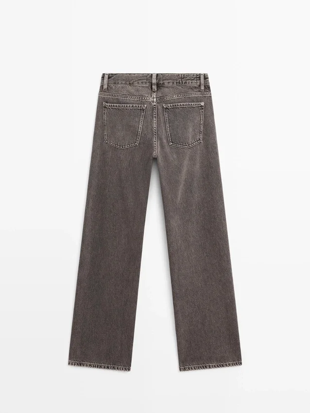 Jeans mit geradem Bein und niedriger Leibhöhe Jeans mit geradem Bein und niedriger Leibhöhe