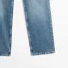 Jeans mit geradem Bein und niedriger Leibhöhe Jeans mit geradem Bein und niedriger Leibhöhe