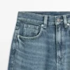 Jeans mit hoher Taille und weitem Bein Jeans mit hoher Taille und weitem Bein