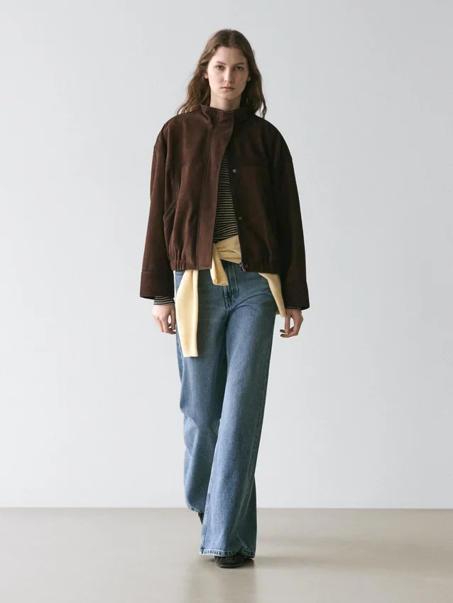 Jeans mit mittlerer Leibhöhe und Schlag Jeans mit mittlerer Leibhöhe und Schlag