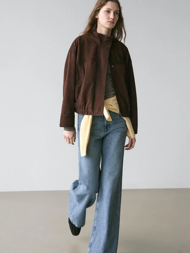 Jeans mit mittlerer Leibhöhe und Schlag Jeans mit mittlerer Leibhöhe und Schlag