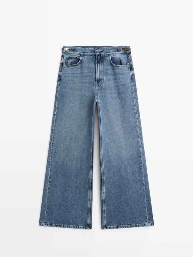 Jeans mit mittlerer Leibhöhe und Schlag Jeans mit mittlerer Leibhöhe und Schlag