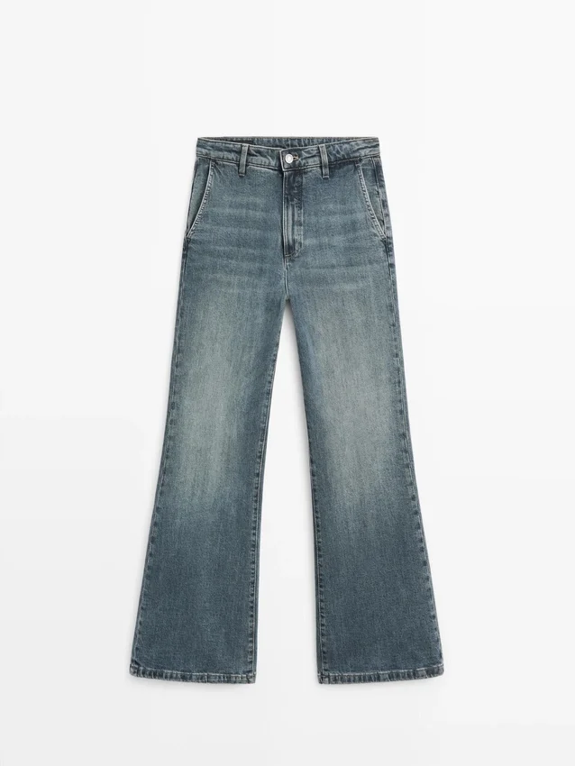 Jeans mit mittlerer Leibhöhe und Schlag Jeans mit mittlerer Leibhöhe und Schlag