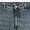 Jeans mit mittlerer Leibhöhe und Schlag Jeans mit mittlerer Leibhöhe und Schlag