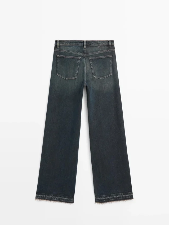 Jeans mit mittlerer Leibhöhe und Schlag Jeans mit mittlerer Leibhöhe und Schlag