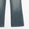Jeans mit mittlerer Leibhöhe und Schlag Jeans mit mittlerer Leibhöhe und Schlag