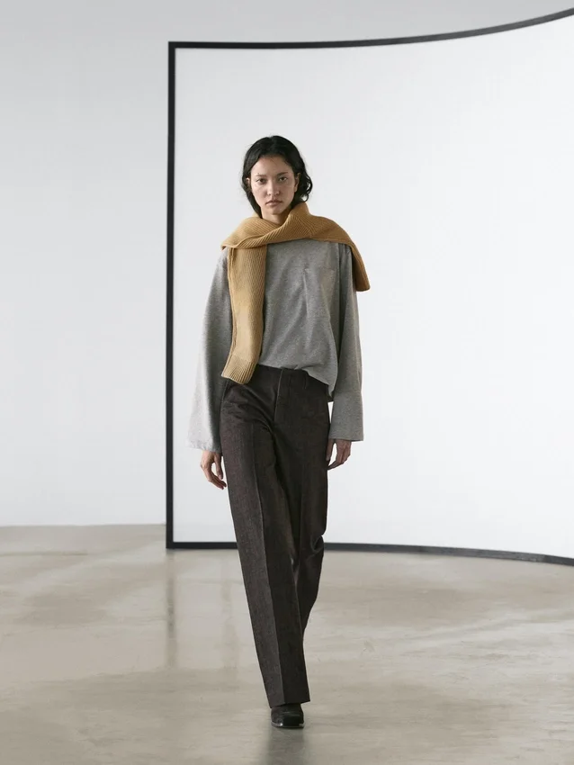 Jeans mit mittlerer Leibhöhe und weitem Bein Jeans mit mittlerer Leibhöhe und weitem Bein