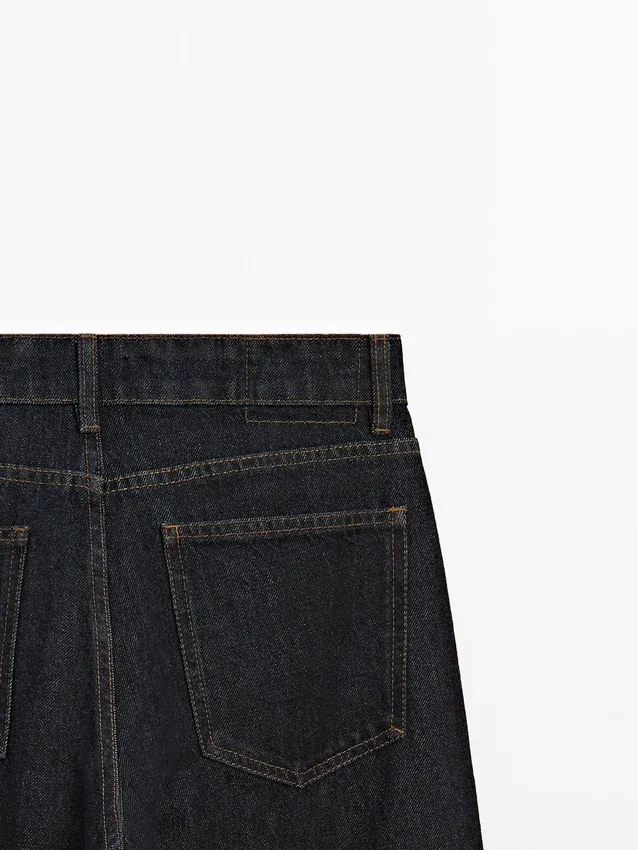 Jeans mit mittlerer Leibhöhe und weitem Bein Jeans mit mittlerer Leibhöhe und weitem Bein