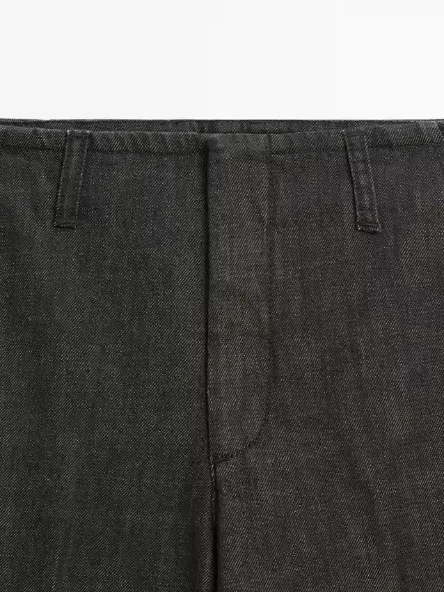 Jeans mit mittlerer Leibhöhe und weitem Bein Jeans mit mittlerer Leibhöhe und weitem Bein