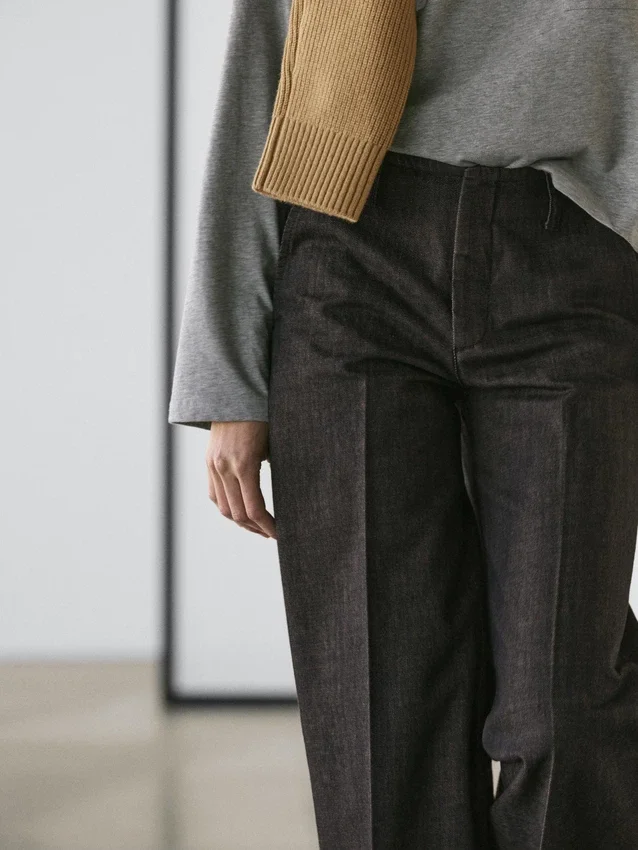 Jeans mit mittlerer Leibhöhe und weitem Bein Jeans mit mittlerer Leibhöhe und weitem Bein