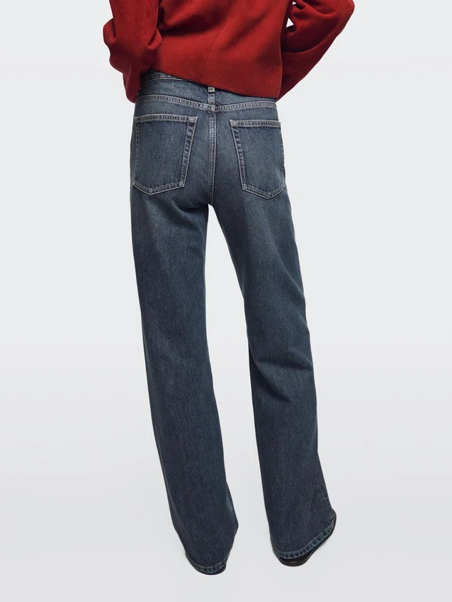 Jeans mit mittlerer Leibhöhe und weitem Bein Jeans mit mittlerer Leibhöhe und weitem Bein