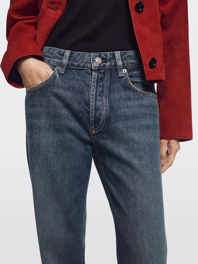 Jeans mit mittlerer Leibhöhe und weitem Bein Jeans mit mittlerer Leibhöhe und weitem Bein