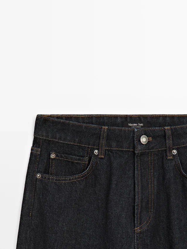 Jeans mit mittlerer Leibhöhe und weitem Bein Jeans mit mittlerer Leibhöhe und weitem Bein